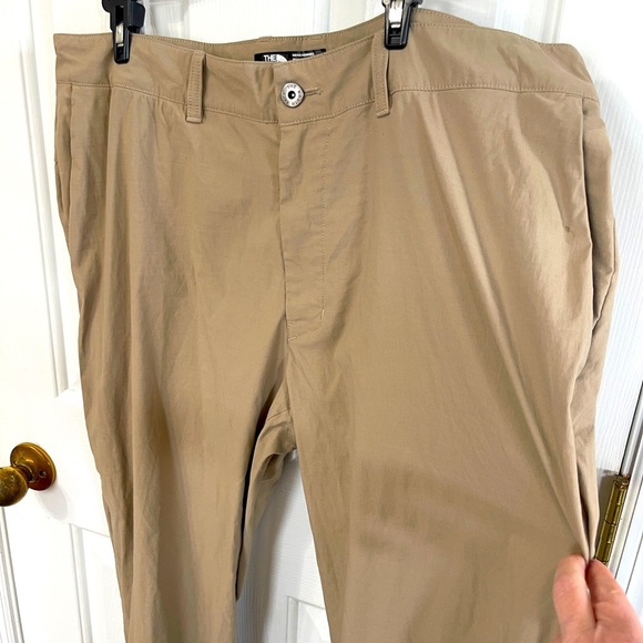 The North Face Pants Mens 38 X32 Chino Straight Outdoors Performance Khaki Nylon - Picture 2 of 9